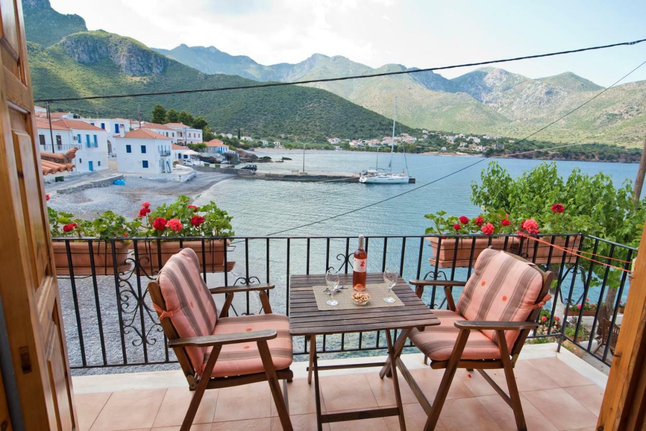 Mouragio Hotel Kyparission Exterior photo