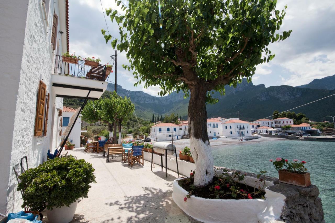 Mouragio Hotel Kyparission Exterior photo