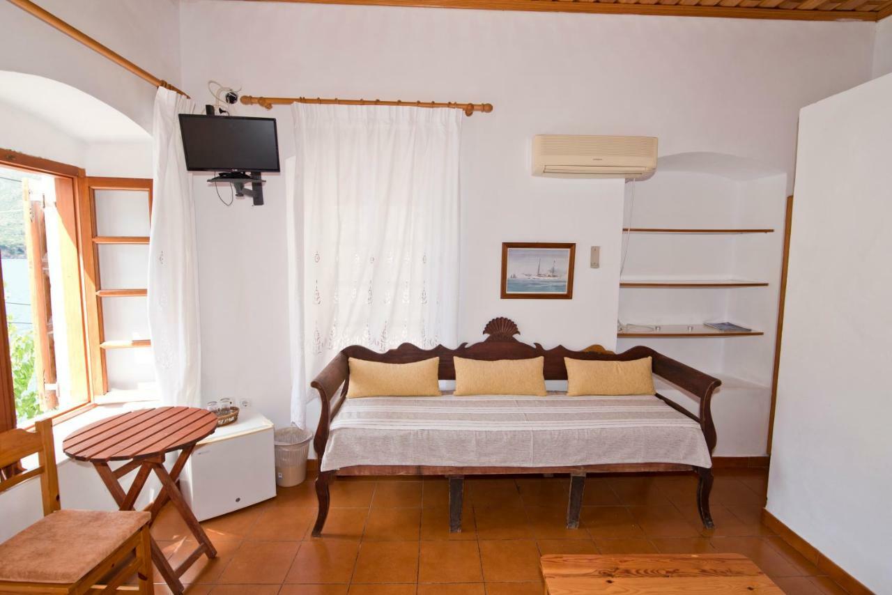 Mouragio Hotel Kyparission Exterior photo