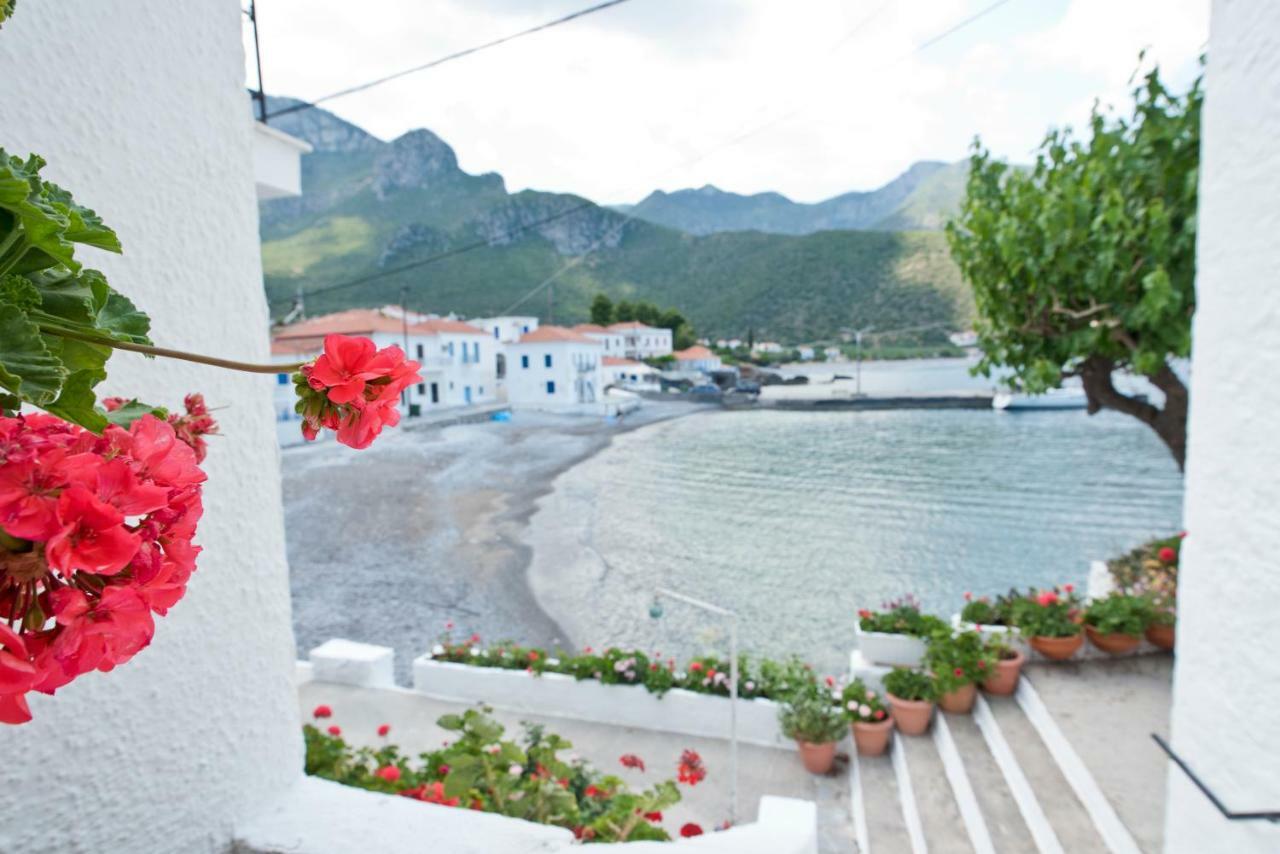 Mouragio Hotel Kyparission Exterior photo
